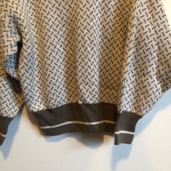 Tabi Vintage Sweater - Picture 2 of 3